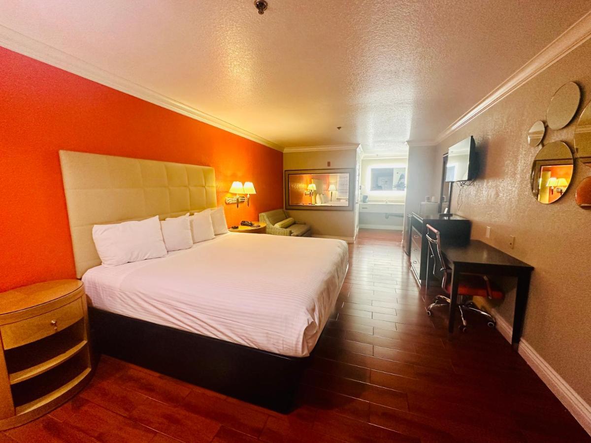 Casa Blanca Hotel & Suites Orange Sr-55 Freeway, Near Honda Center, Chapman University, Disneyland Exterior photo